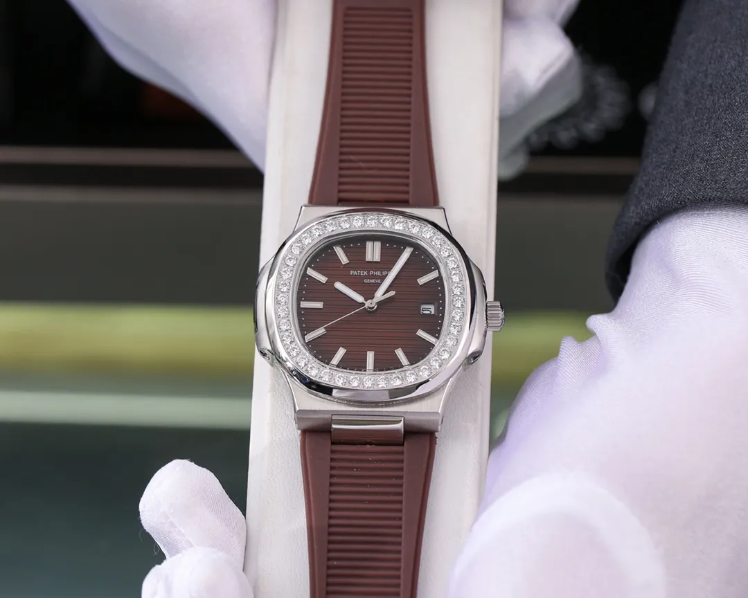 【High-end replica】💰1300! Patek Philippe [Fu] replica of the thinnest steel watch king 5711 Nautilus, the king of steel watches PP Patek Philippe 5711 is the best in the entire network equipped with a fully automatic mechanical movement, customized ergonomic strap, equipped with a full stainless steel belt, imported calf leather belt, rubber belt, combined with genuine products, the Patek Philippe with the best experience on the entire network! Welcome to reprint!
